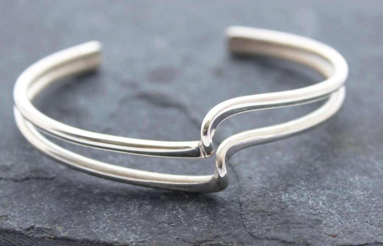 Silver Wave Bangle 2025 | www.urbag.ws
