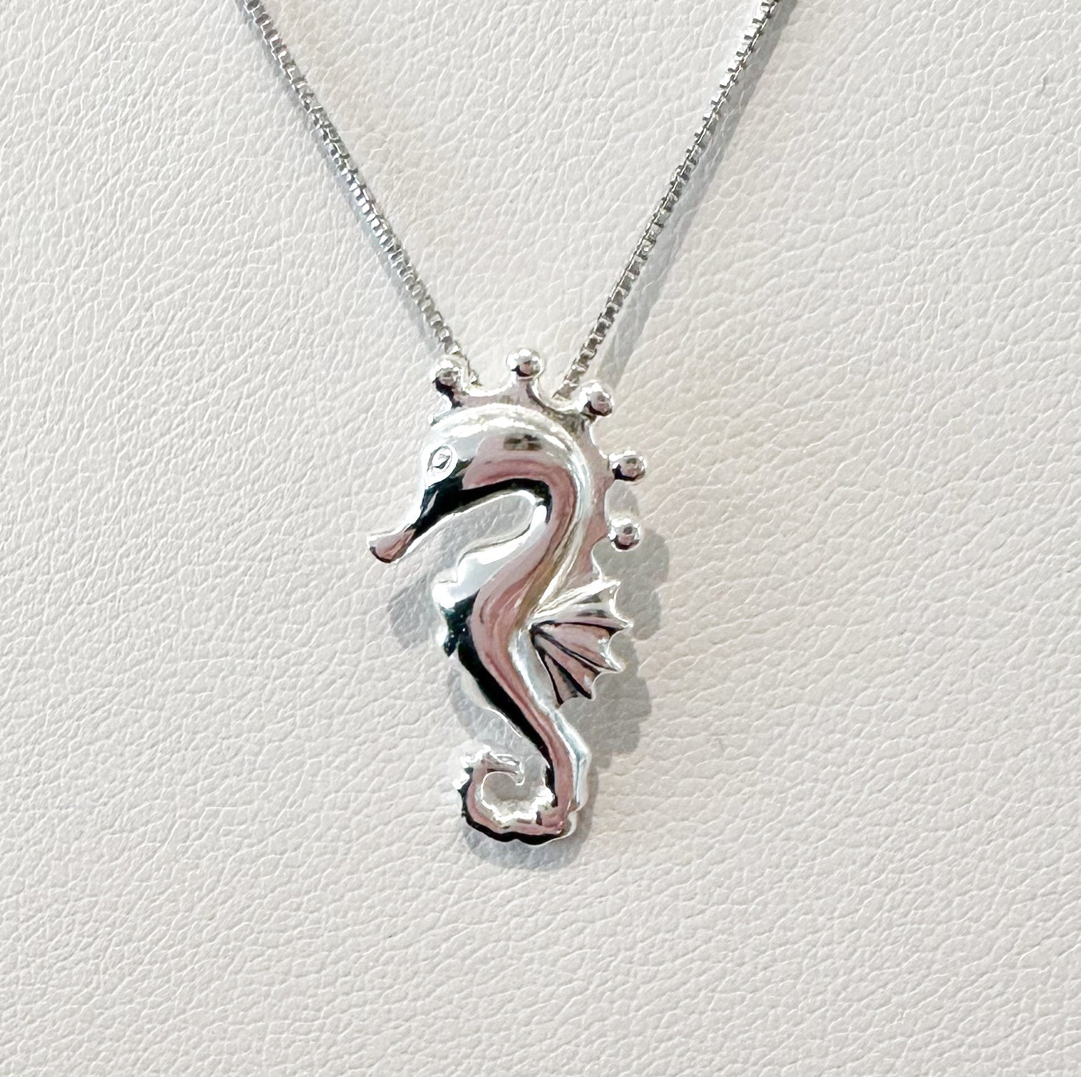 Silver seahorse pendant best sale