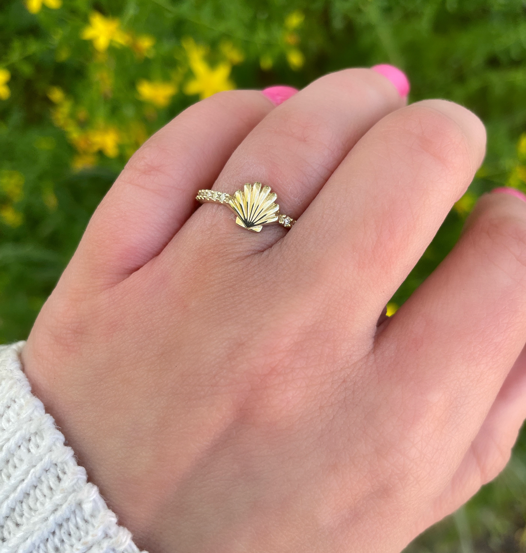 Gold shop shell ring