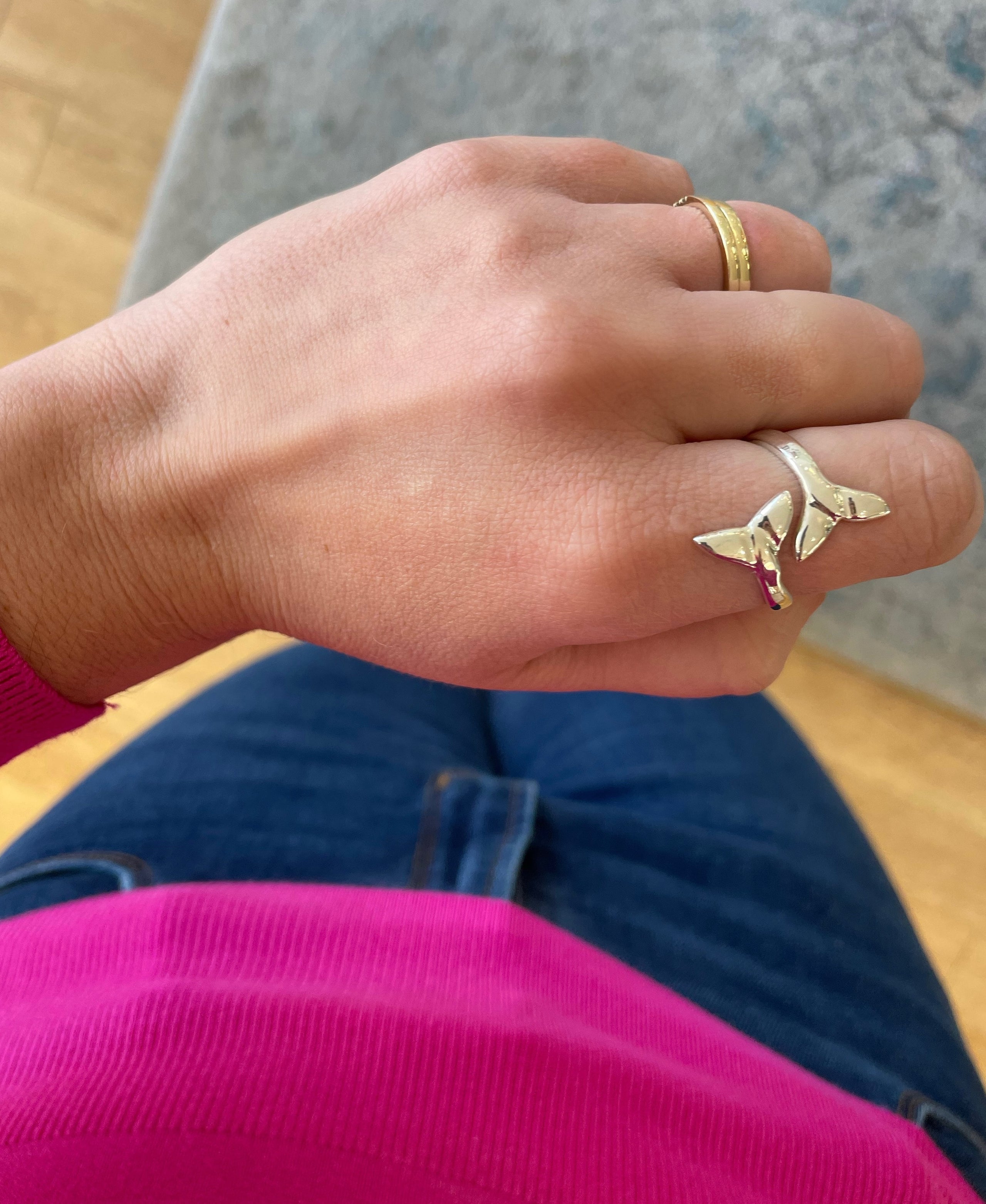 Whale tail ring top