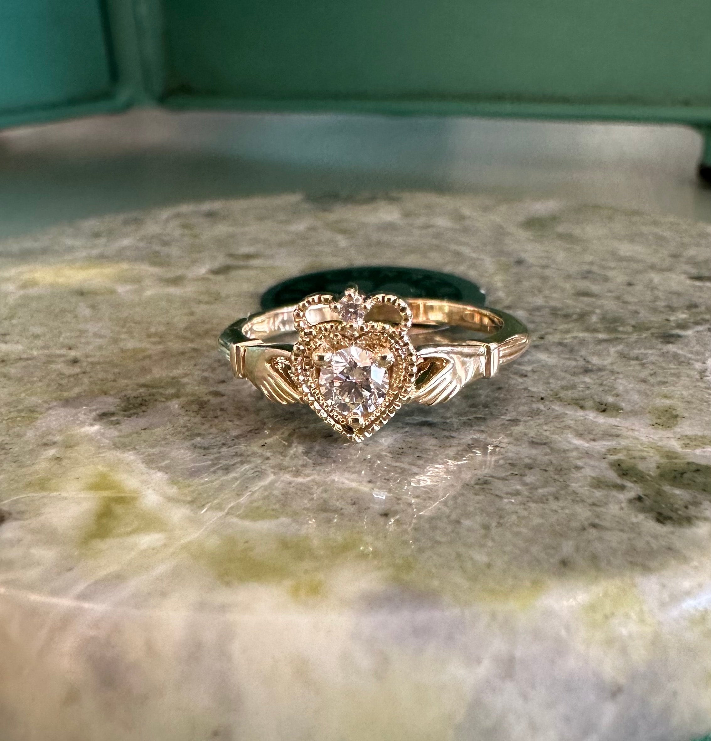 Vintage gold claddagh ring store